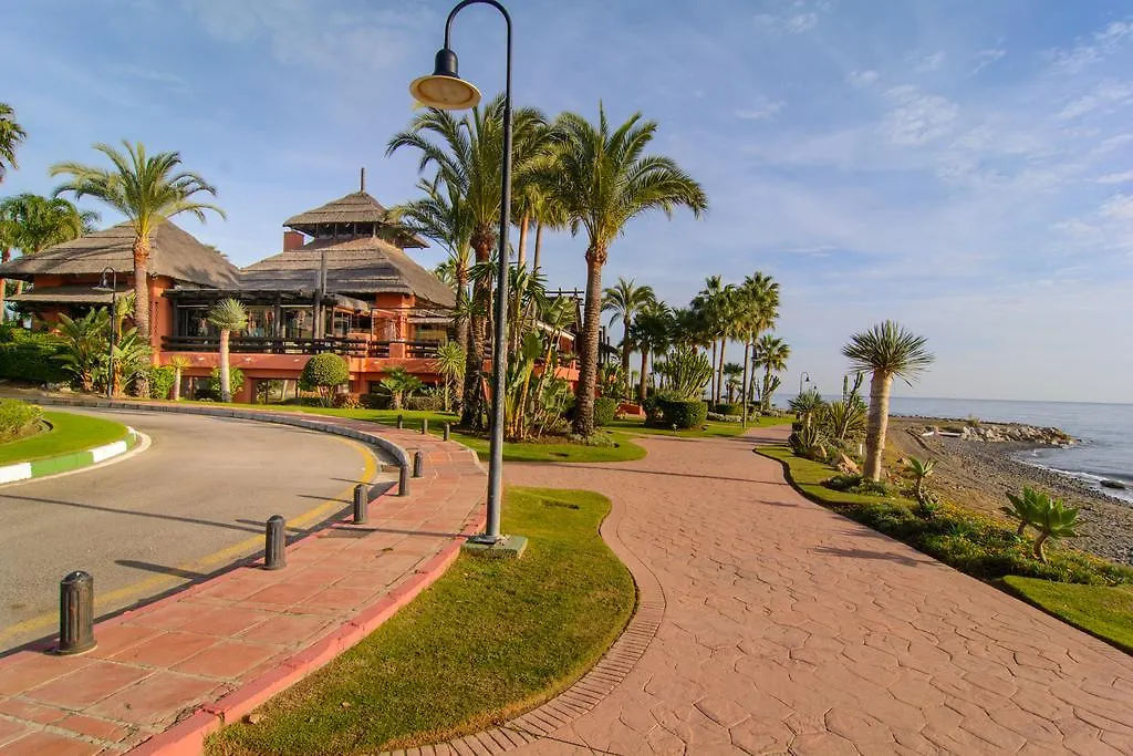 First Line Menara Beach Apartment Estepona