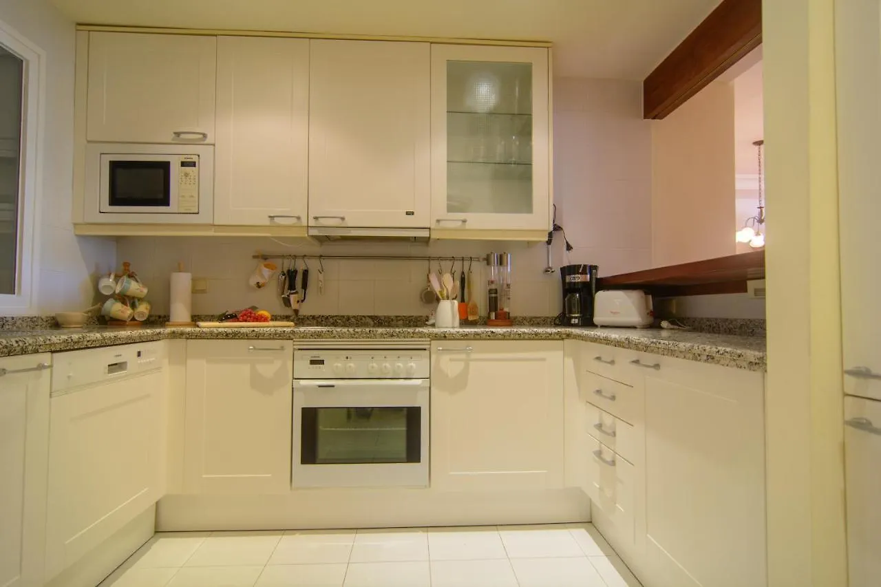 First Line Menara Beach Apartment Estepona 0*,