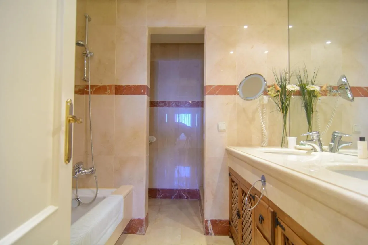 First Line Menara Beach Apartment Estepona