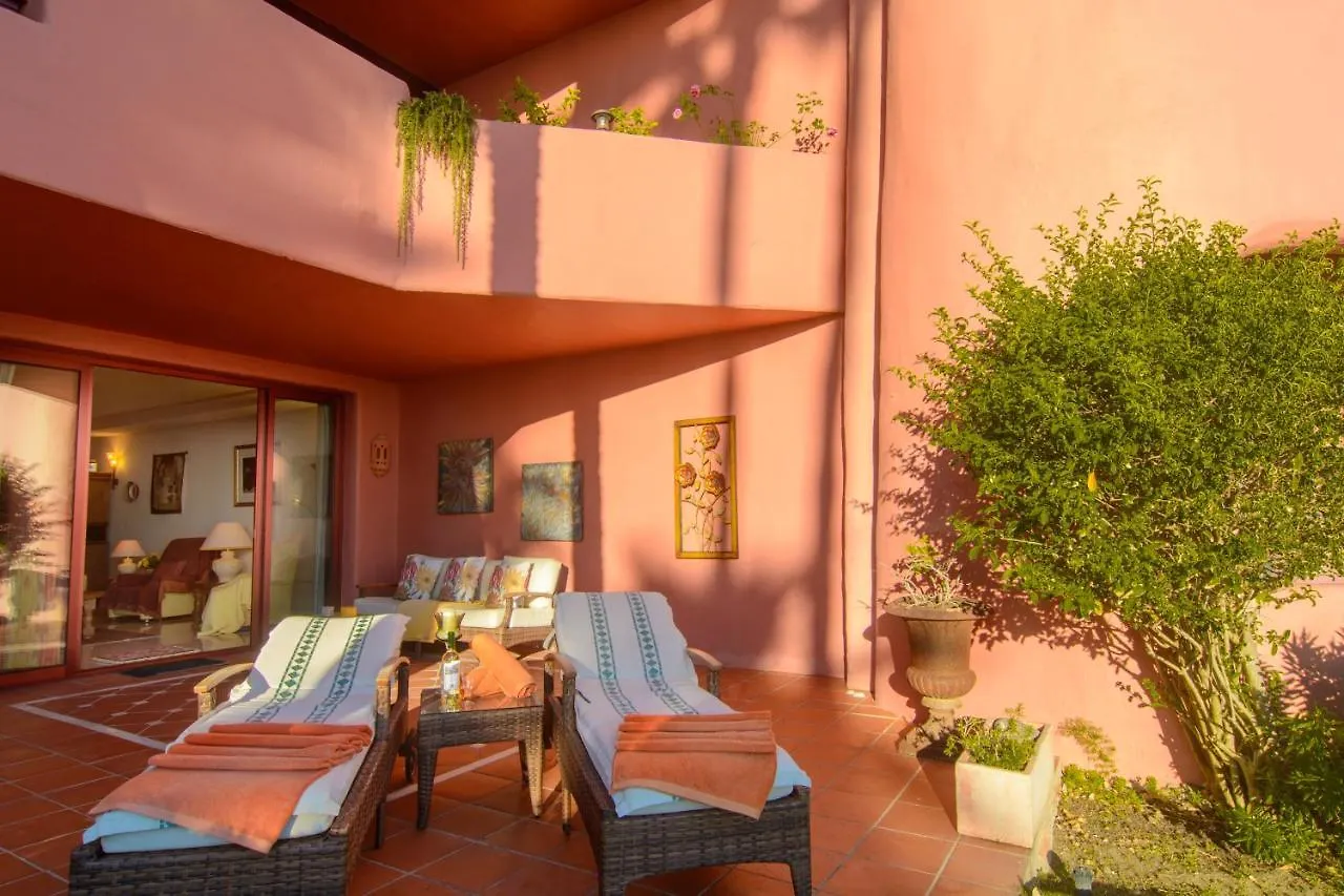 First Line Menara Beach Apartment Estepona 0*,